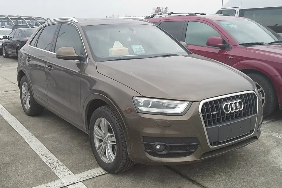 Audi Q3 I (8U) (2011–2018) photo