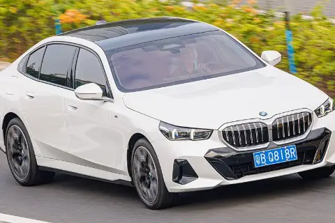 BMW 5 Series G60 (2023–н.в.) — фото