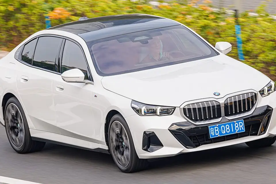 BMW 5 Series G60 (2023–present) photo