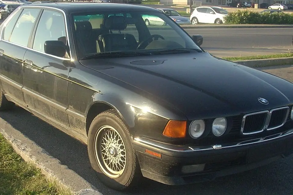 BMW 7 Series E32 (1986–1994) photo
