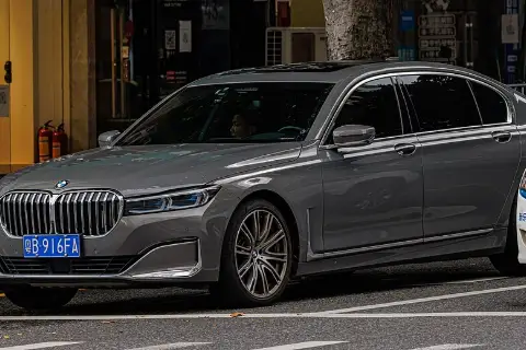 BMW 7 Series G11 (2015–2022) — фото