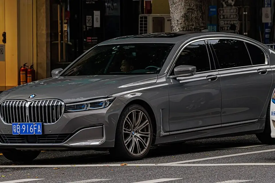 BMW 7 Series G11 (2015–2022) — фото