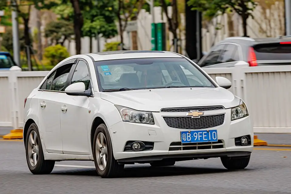 Chevrolet Cruze I (J300) (2009–2015) — фото