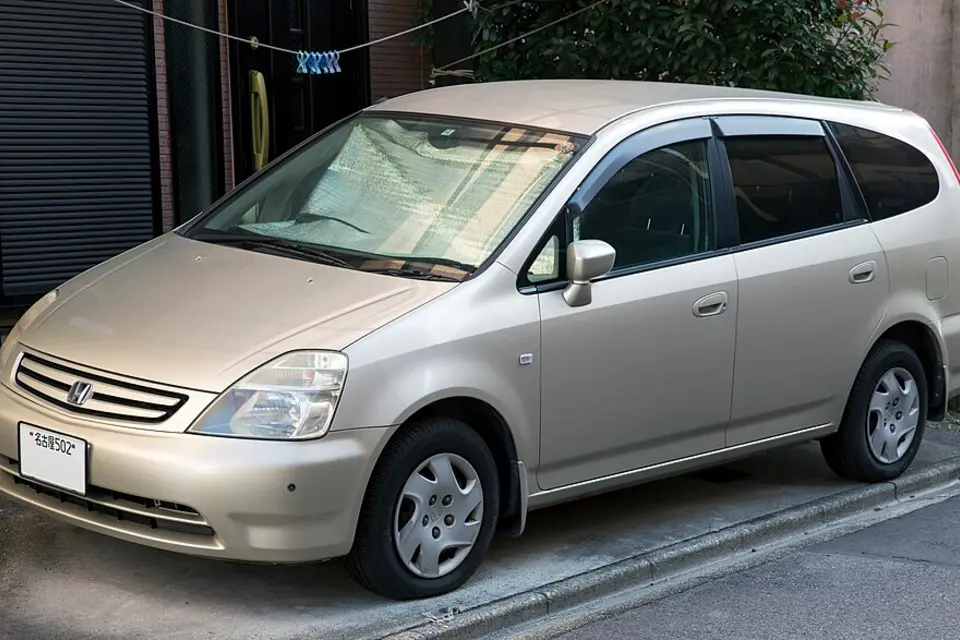 Honda Stream I (RN) (2000–2006) — фото