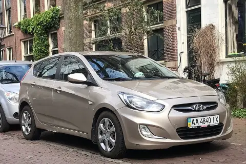 Hyundai Solaris хэтчбек I (RB) (2011–2017) — фото