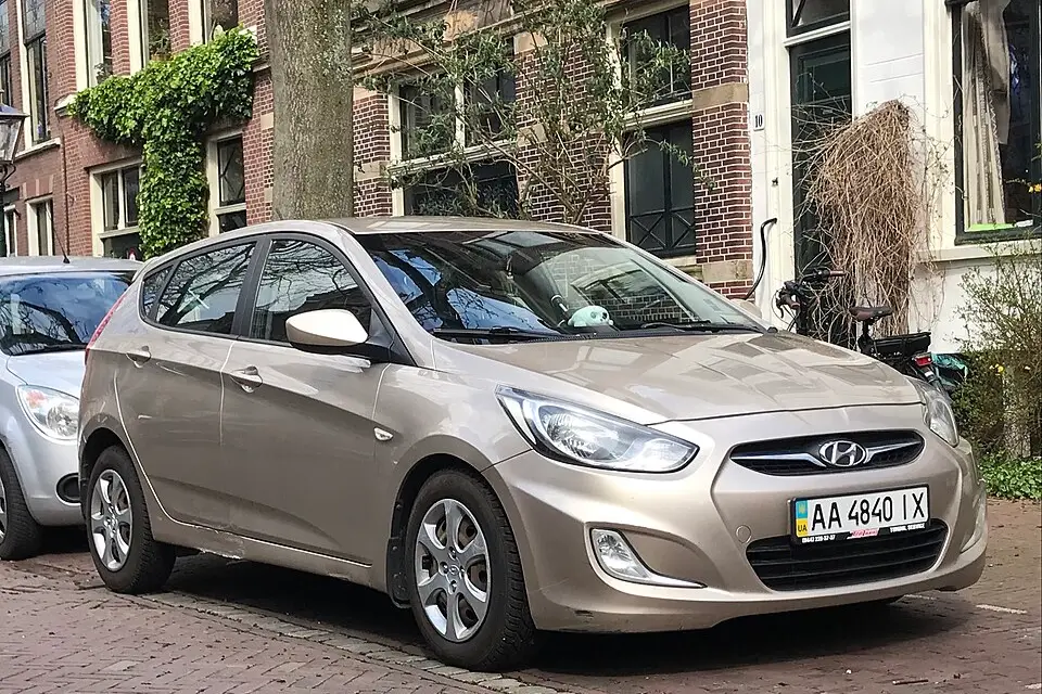 Hyundai Solaris хэтчбек I (RB) (2011–2017) — фото