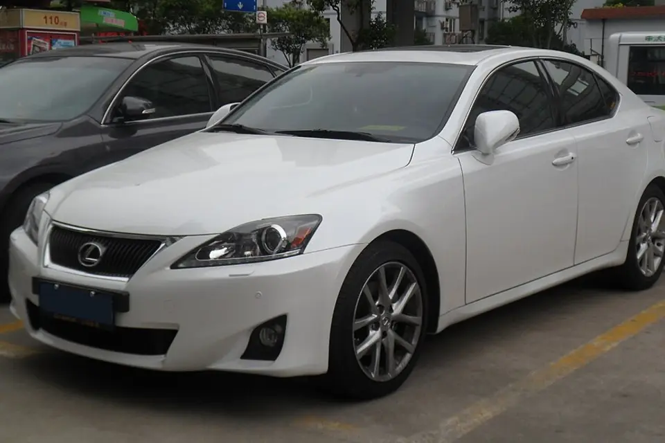 Lexus IS II (XE20) (2005–2013) — фото