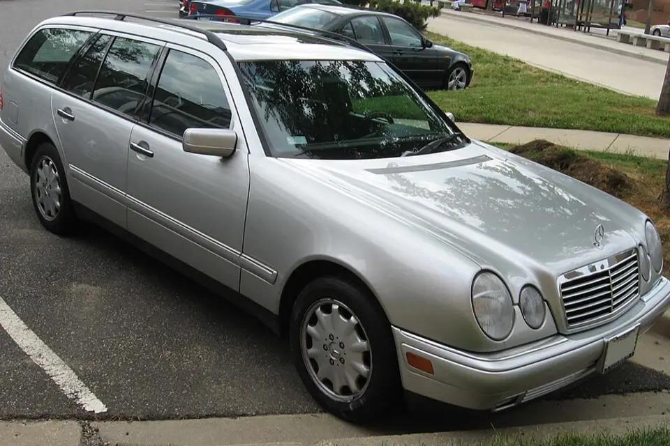 Mercedes-Benz E-Class W210 (1995–2002) — фото