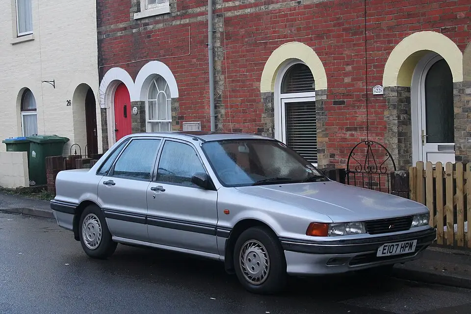 Mitsubishi Galant VI (E30) (1987–1992) photo