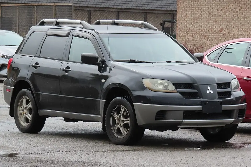 Mitsubishi Outlander I (2001–2006) photo