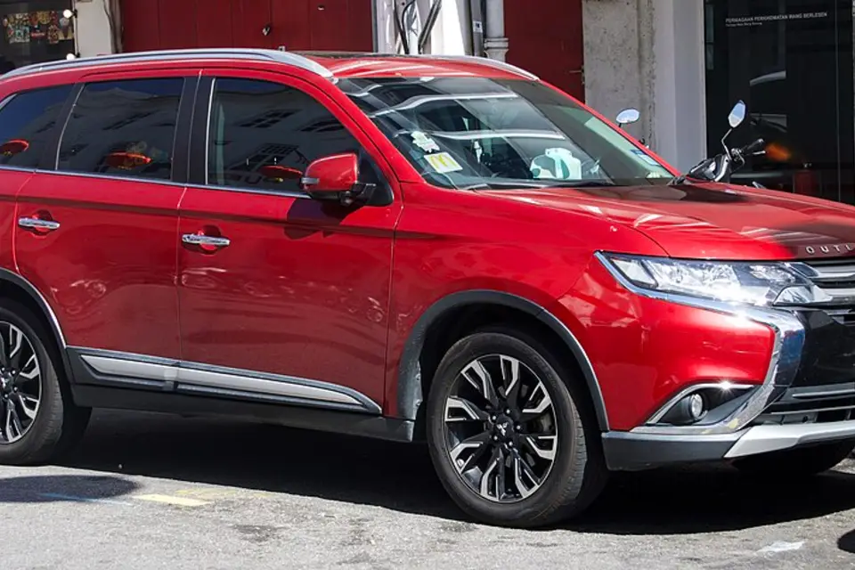 Mitsubishi Outlander III (2012–2021) photo