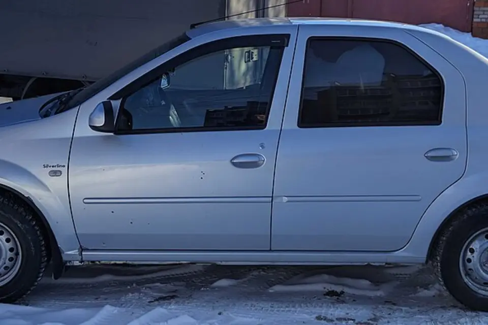 Renault Logan I (2004–2015) photo