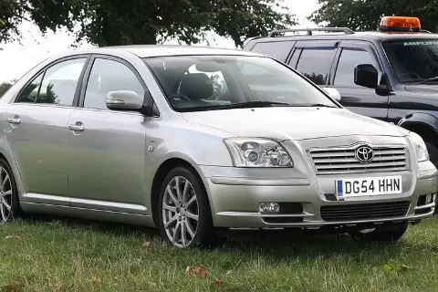 Toyota Avensis II (T250) (2003–2008) — фото