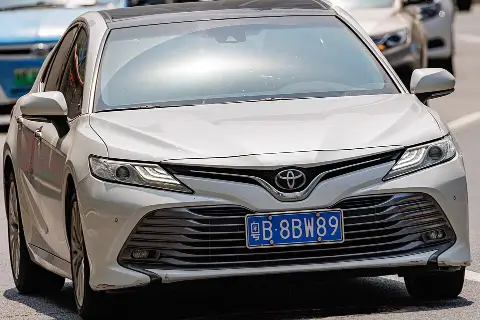 Toyota Camry XV70 (2017–2024) — фото