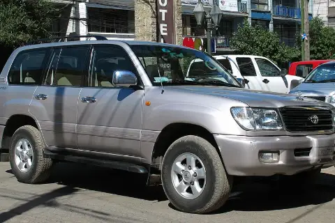 Toyota Land Cruiser 100 (1998–2007) — фото