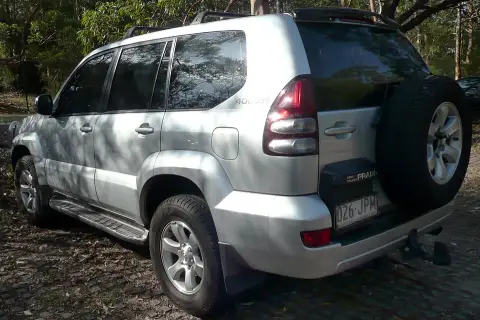 Toyota Land Cruiser Prado 120 (2002–2009) — фото