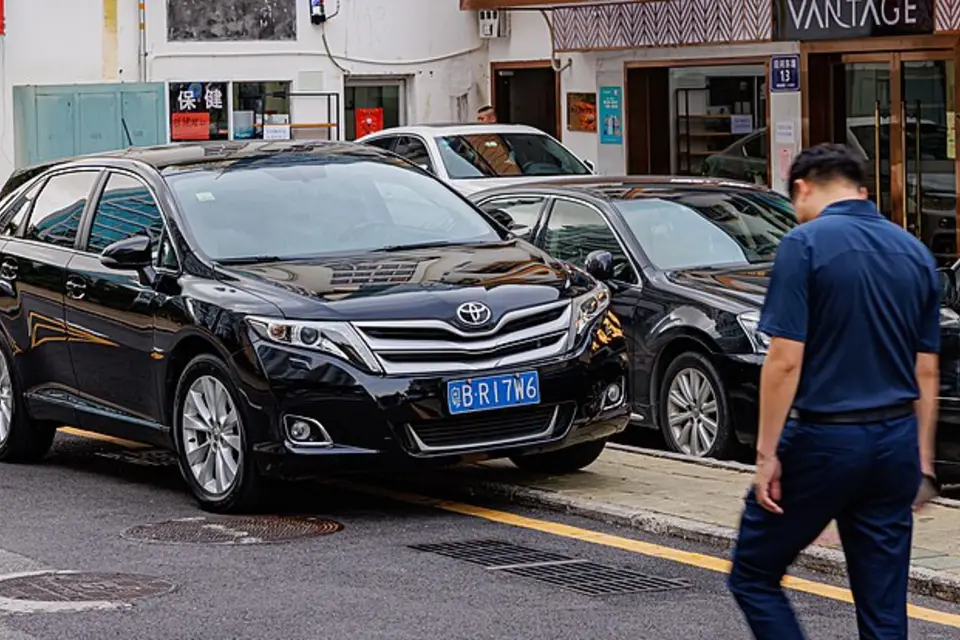 Toyota Venza I (AV10) (2008–2017) photo