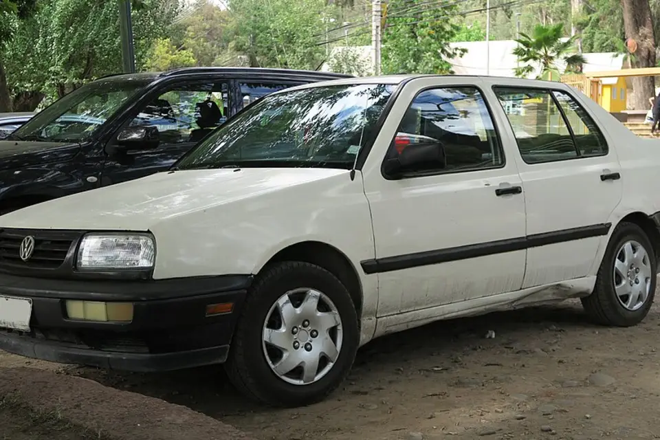Volkswagen Vento I (1992–1998) photo
